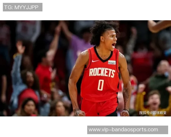 杰伦布朗荣获ESSENCE风云男士称号展现球场内外的卓越贡献