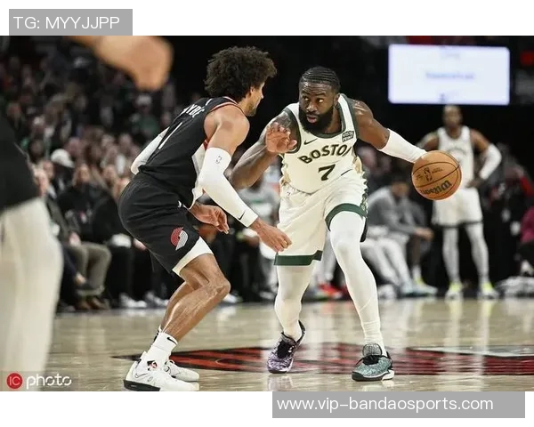 杰伦布朗状态火热助凯尔特人取得4胜1负佳绩场均31分7板表现抢眼