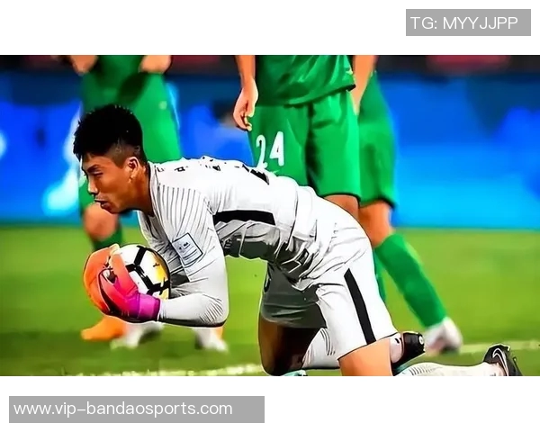 郭全博神勇表现连扑两球令对手外援无奈抱头痛惜展现门将绝技