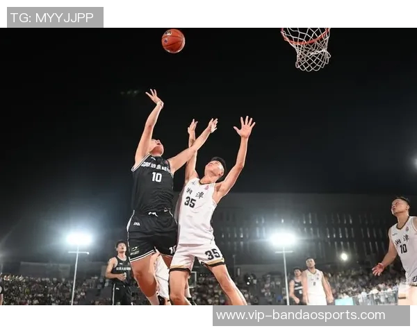 小南斯篮下强势扣篮展现霸主风范引爆全场激情时刻 小南斯篮下强势扣篮展现霸主风范引爆全场激情时刻