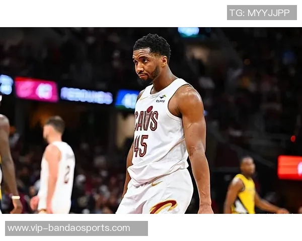 米切尔下半场表现低迷12投仅5中全场仅得15分球队遭遇失利