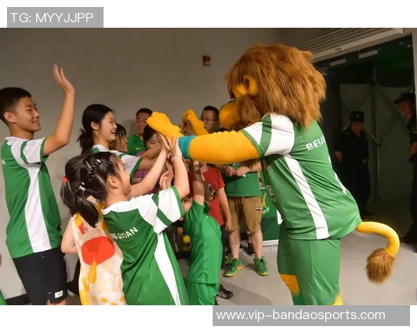 21371名球迷齐聚工体见证国安与大埔精彩对决热情高涨气氛火爆